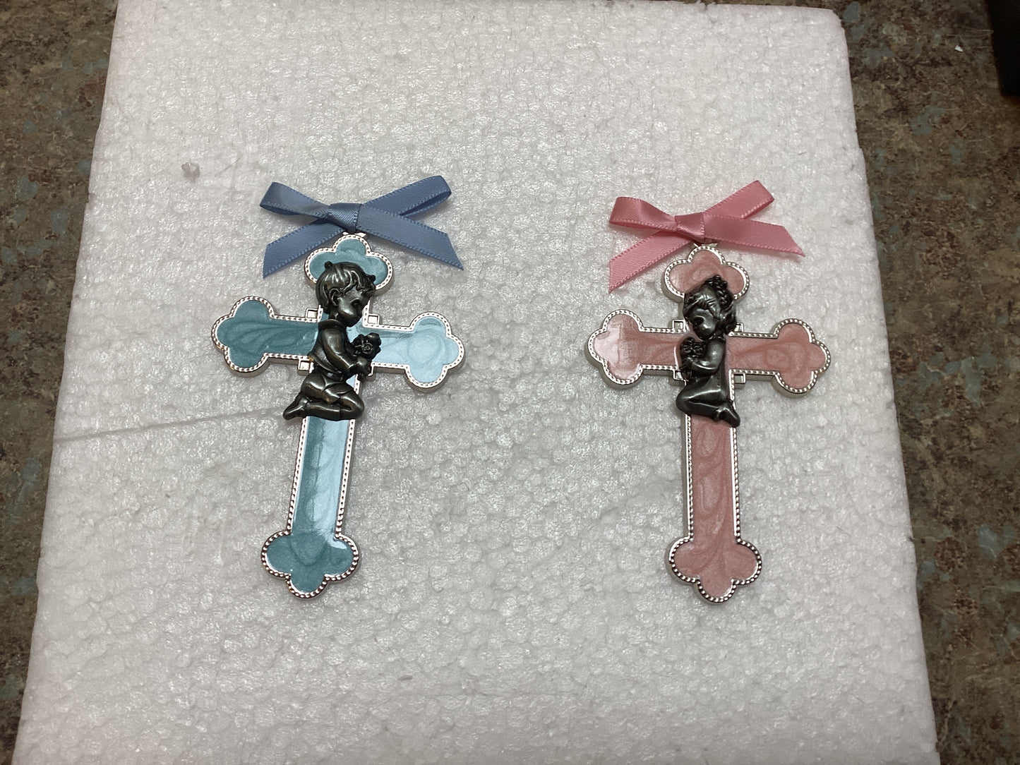 Praying Boy blu English cross and Praying girl pnk enml cross